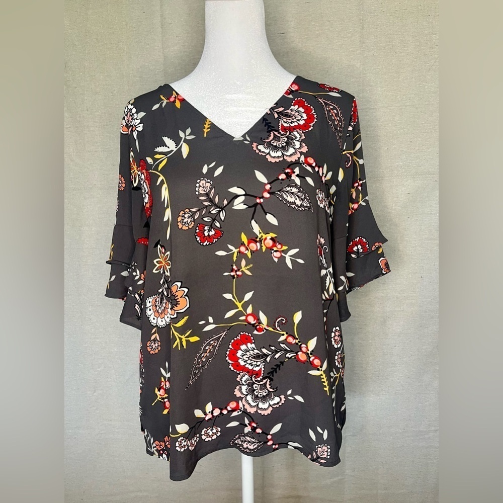 Floral ruffle sleeve blouse